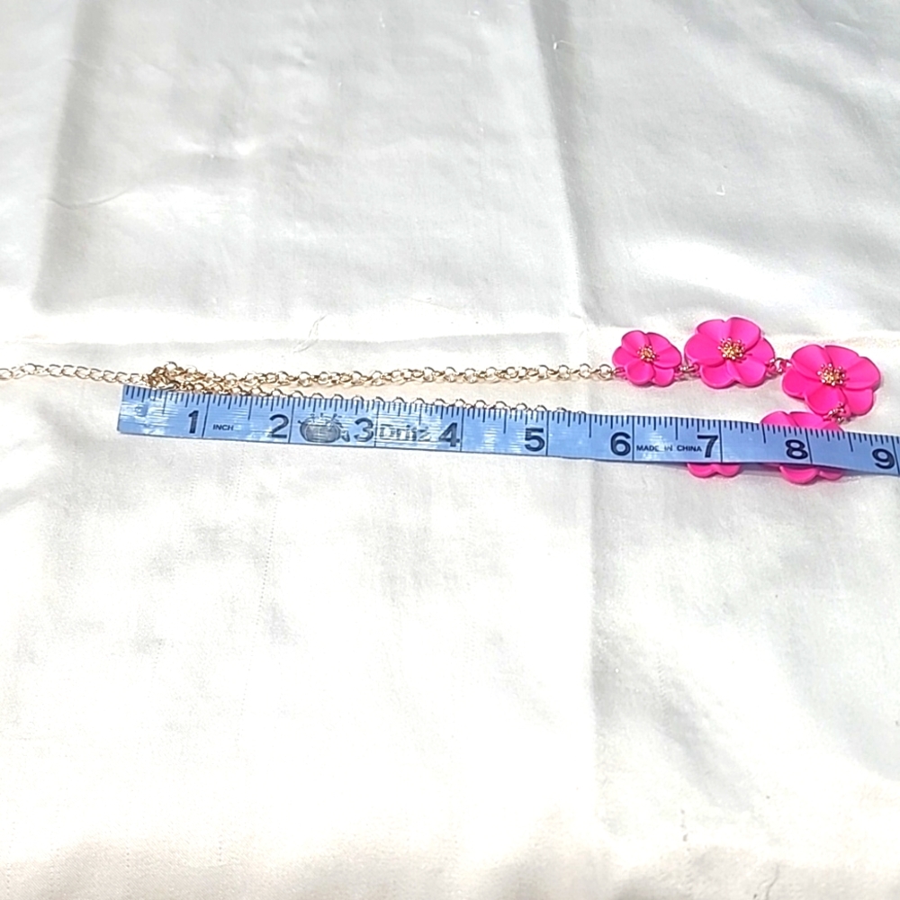 Liz Claiborne Pink Floral Necklace And Earrings Set. - Picture 8 of 9